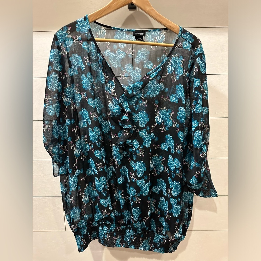 Torrid Women’s Sheer Floral Black and Blue Top-size 2